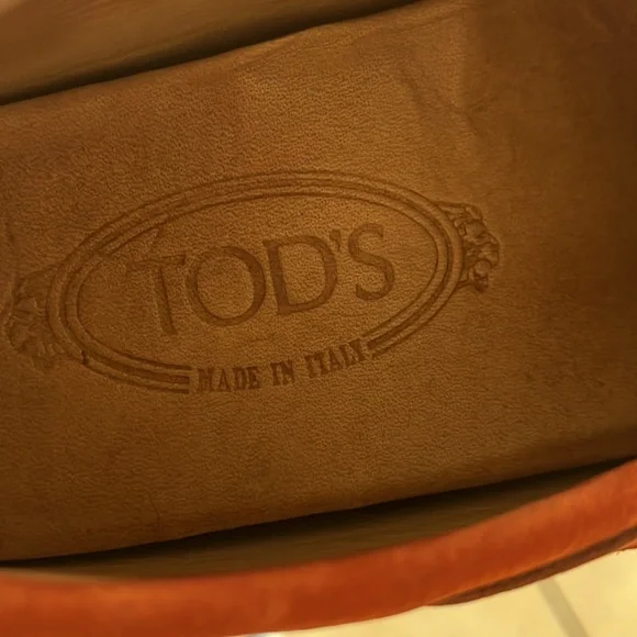 TODS Mens Gommino Loafers Collection - Picture 2 of 7